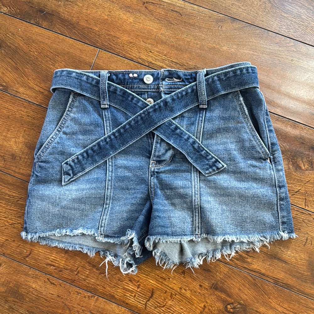 Hollister Ultra HR mom short